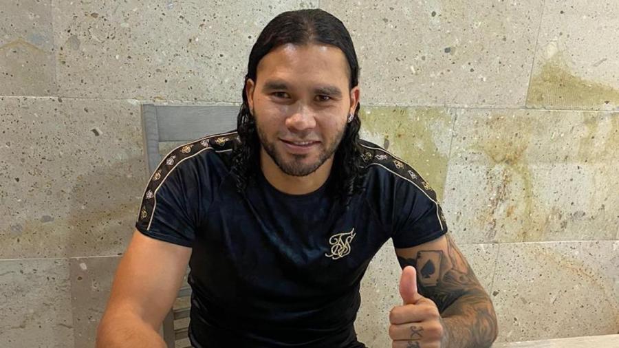 Gullit Peña es nuevo jugador del FAS de El Salvador