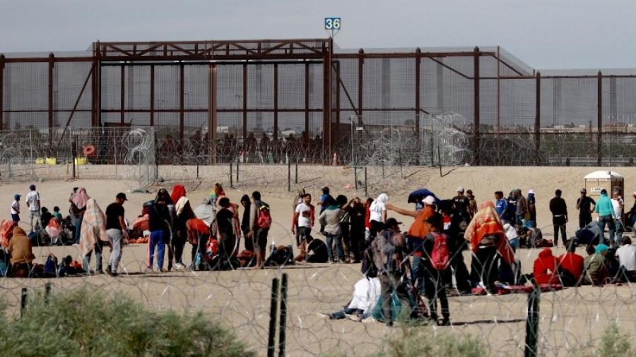 Declaran emergencia por ola de migrantes sin precedentes en Eagle Pass, Texas