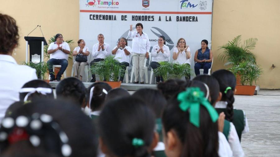 Promueve Alcaldesa valores cívicos entre niños y jóvenes