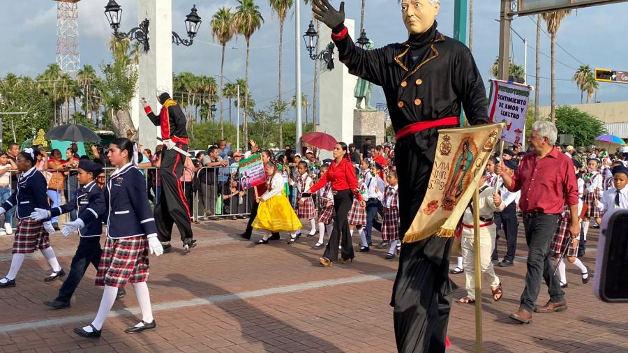 Desfilan por la Independencia