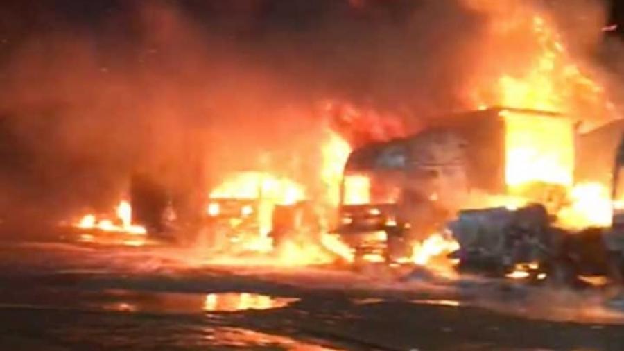 Incendian más de una docena de autobuses en Chile 