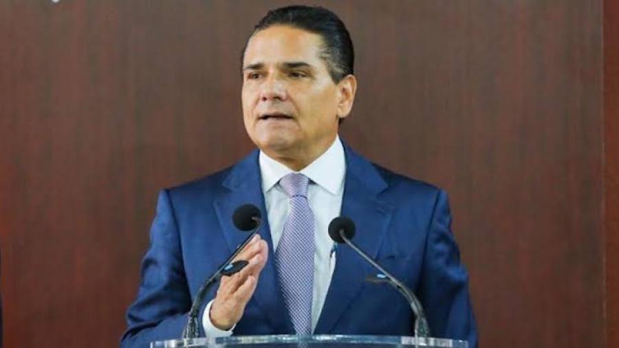 Gobernador de Michoacán aumenta los salarios de personal médico en un 60% 
