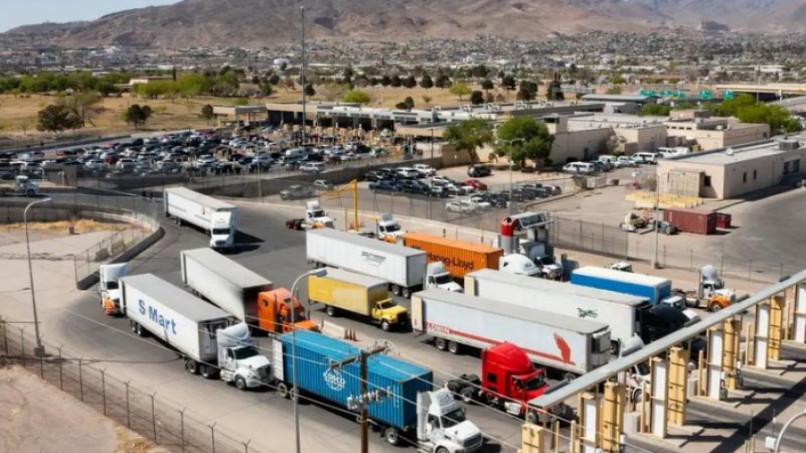 Casa Blanca califica de “innecesarias” inspecciones a camiones en la frontera de Texas con México 