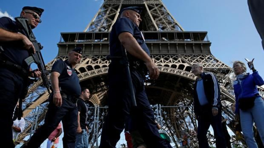 Internado en un psiquiátrico el agresor de la Torre Eiffel
