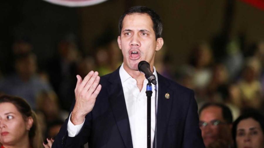 Guaidó denuncia retención de familiar en aeropuerto de Venezuela