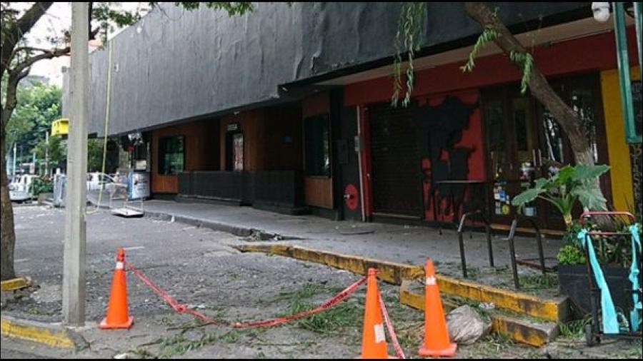 Aseguran que Plaza Condesa est&aacute; a punto de colapsar