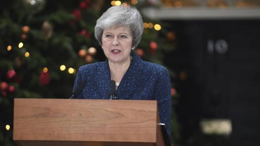 Theresa May salva su liderazgo y se compromete a entregar Brexit