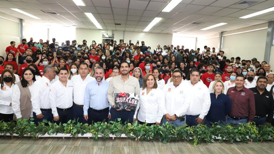 Dialogó Carlos Peña Ortiz con estudiantes de la UAT Reynosa Aztlán 