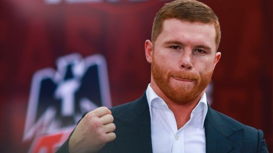 ‘Canelo’ apoya con donativo a niños con cáncer