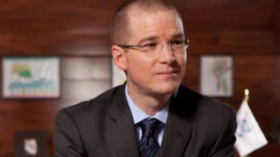 Ricardo Anaya reta a AMLO