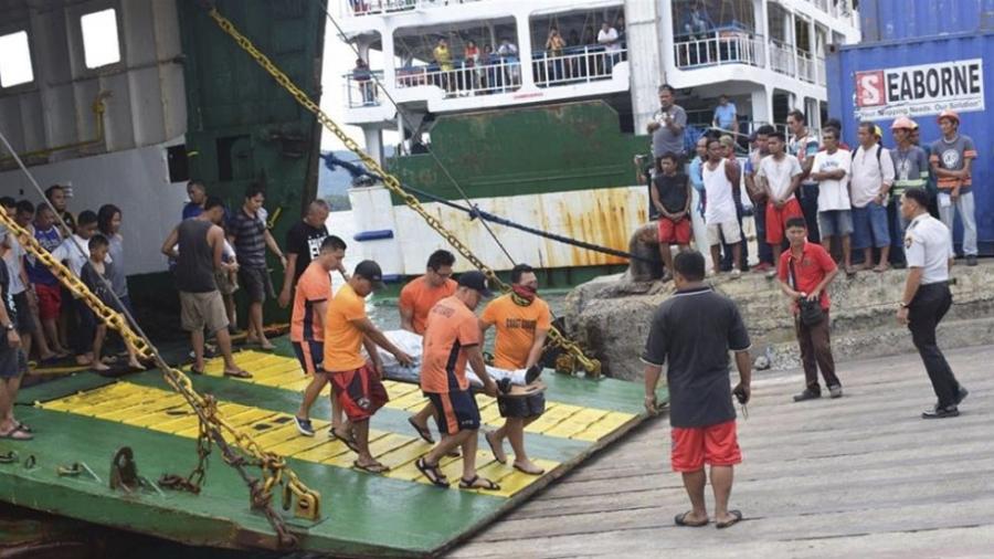 3 muertos y 69 desaparecidos tras incendio de ferry en Filipinas