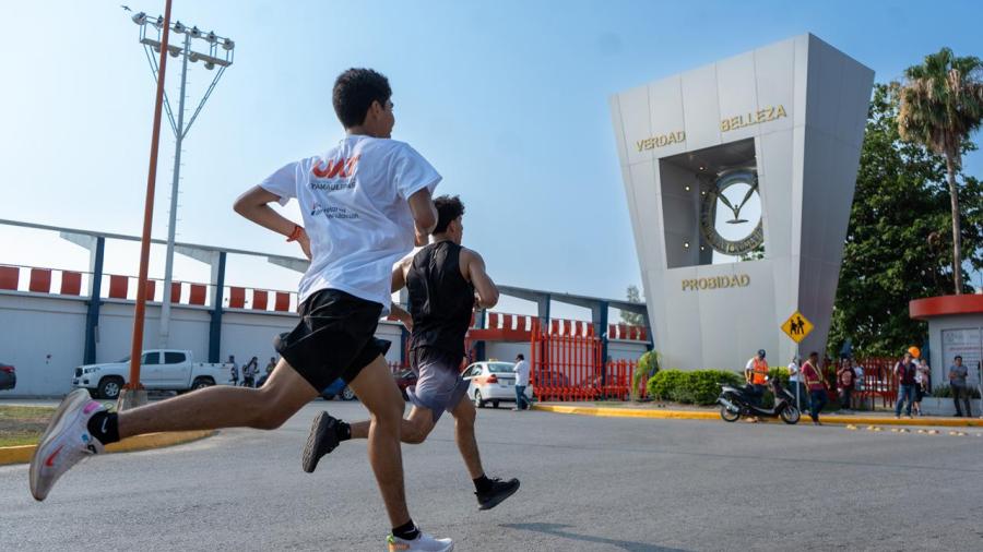 Éxito rotundo en Carrera y Caminata #Familia UAT