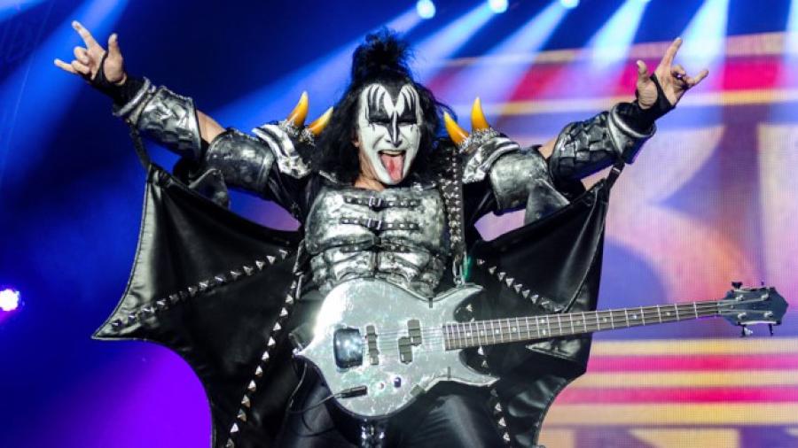 Gene Simmons es demandado por manosear a una mujer