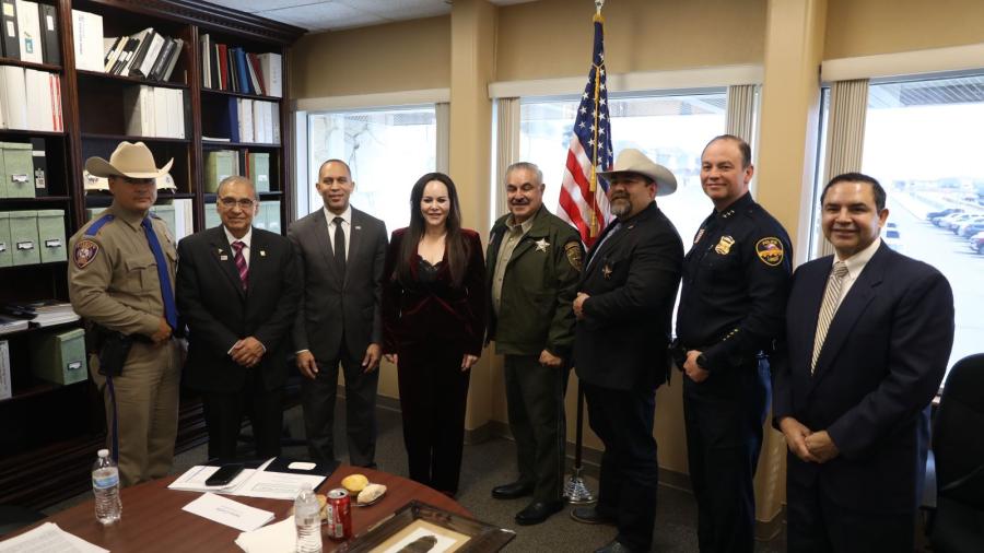Expone alcaldesa Carmen Lilia Canturosas Villarreal proyectos binacionales a congresista de Estados Unidos 