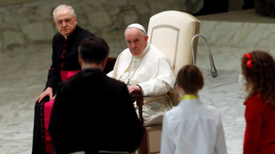 Presidente ucraniano invita al papa a mediar entre Kiev y Moscú