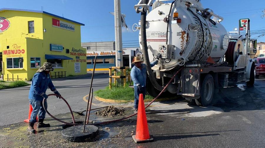 Sondeó COMAPA drenaje sanitario en la colonia Las Fuentes