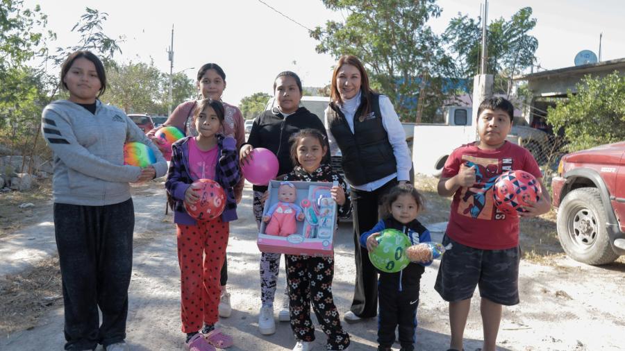 Lleva Alcalde Carlos Peña Ortiz la tradición de Reyes Magos con entrega de Roscas y juguetes