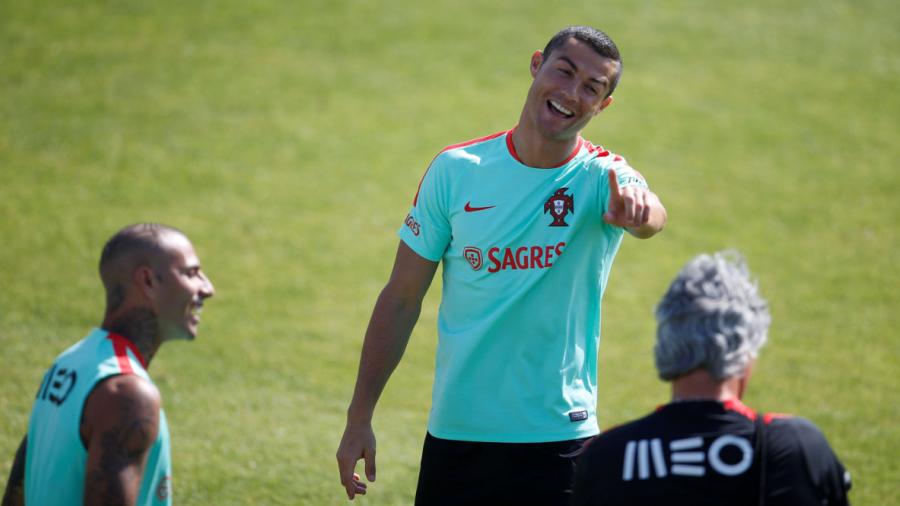 Selección de Portugal se prepara para partido contra México