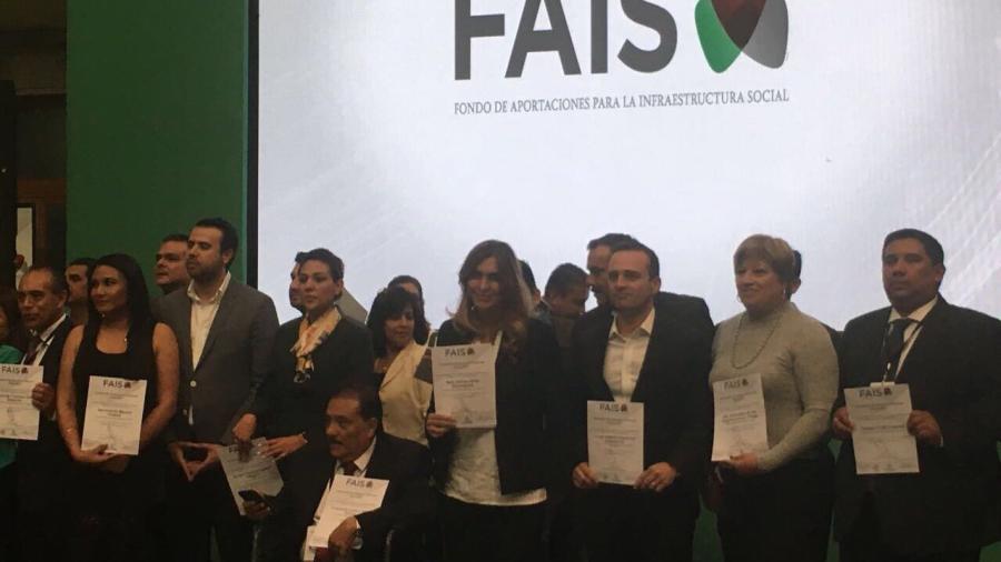 Alcaldesa recibe reconocimiento