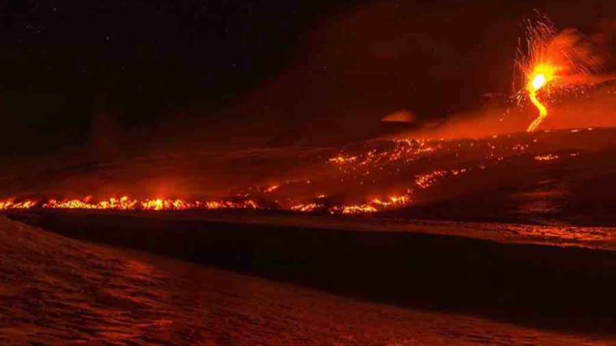 Volcán hace erupción en Italia y deja a 10 heridos