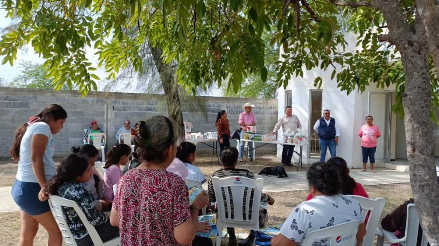 Llevan servicios y atención médica a comunidades rurales