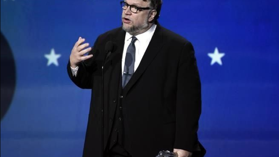 Guillermo del Toro gana premio Critic´s Choice Awards a mejor director
