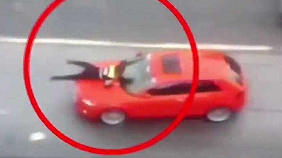 Cámaras de vigilancia captan a chofer atropellando a un transito