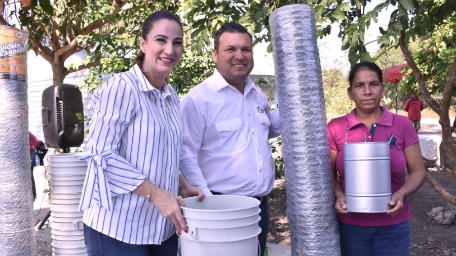 Entrega Gobierno del Estado 200 paquetes de aves de postura