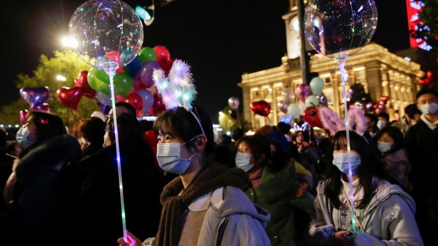 En Wuhan celebran en las calles el Año Nuevo