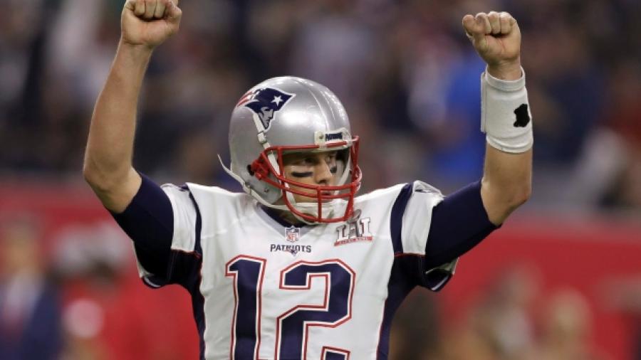 Tom Brady celebra recuperar su jersey