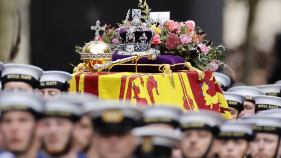 Reina Isabel ll descansa en paz en la Capilla San Jorge de Windsor