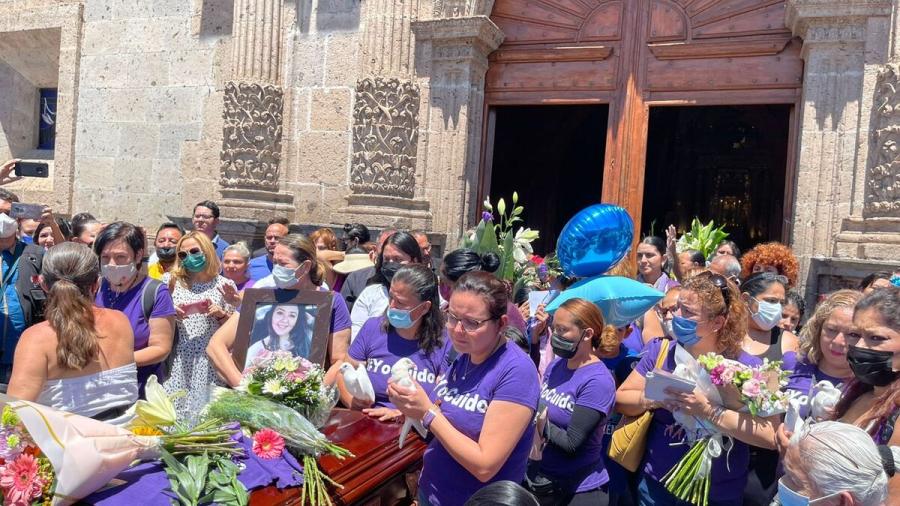 Dan último adiós a Luz Raquel 