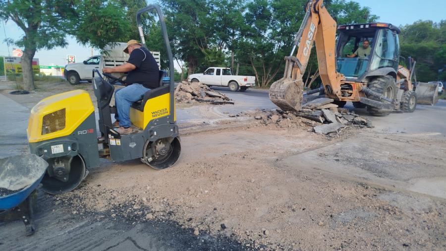 Reparación de baches en retorno de colonia La Joya mejora vialidad en la zona