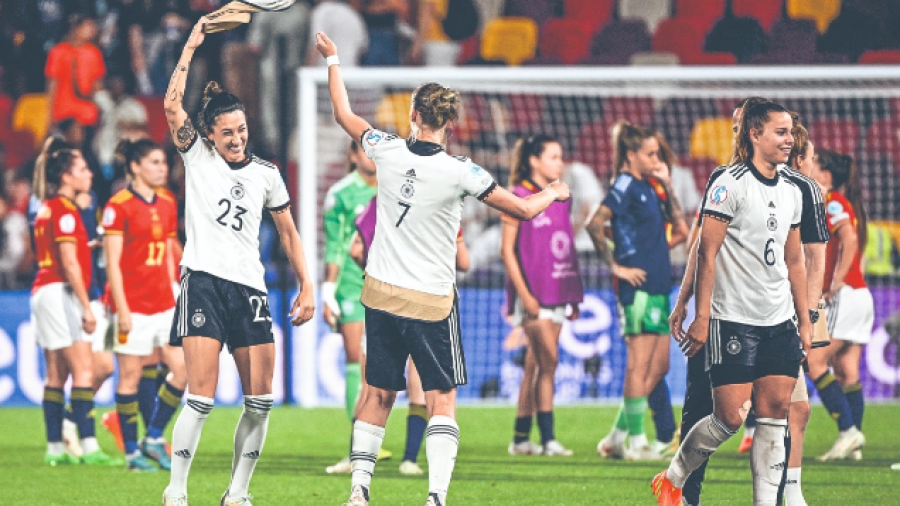 Alemania se clasifica a cuartos de la Eurocopa femenil
