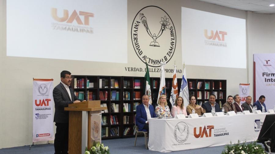 Presenta Dámaso Anaya proyectos académicos de la UAT en Nuevo Laredo