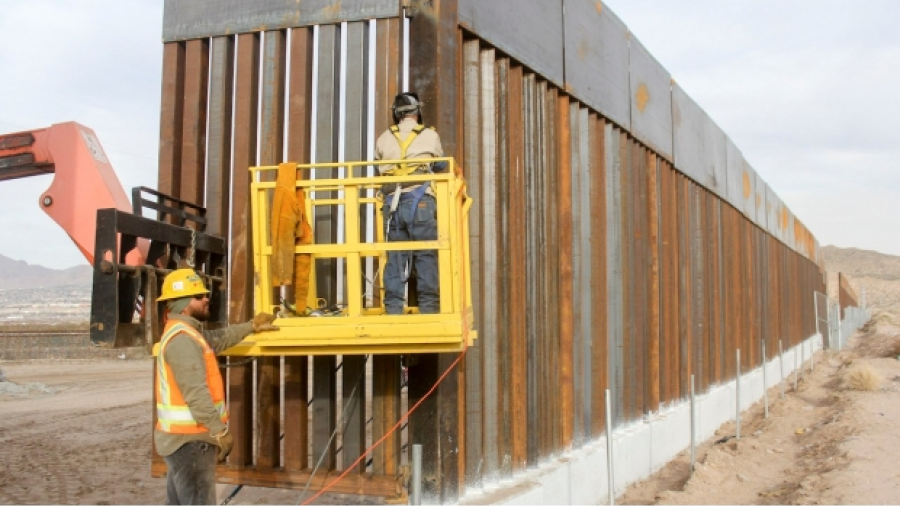 Cemex no participará en construcción de muro fronterizo
