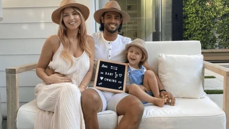 Carlos Vela anuncia que se convertirá en padre por segunda vez