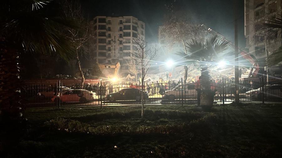 Equipo de rescate mexicano llega a zona cero por sismo en Turquía