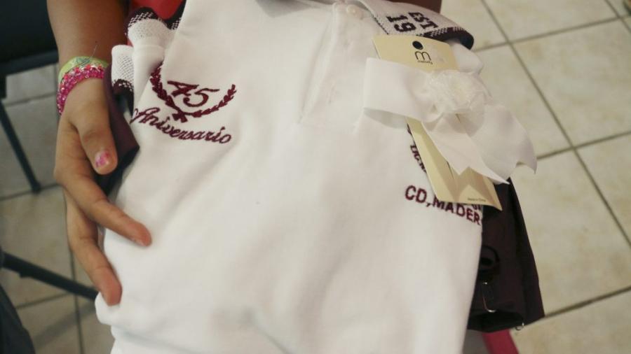 Apoya DIF Madero a casa hogar con uniformes escolares