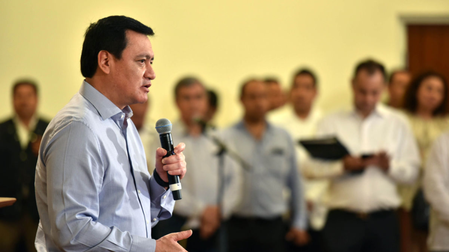Nadie busca un marco legal para militarizar al país: Osorio Chong
