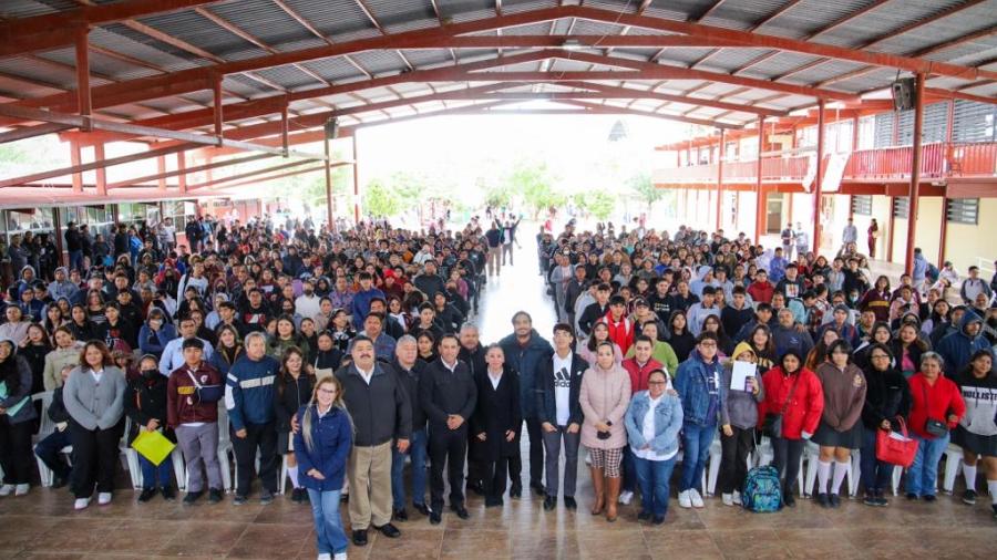 Beneficia Programa de Becas Municipales a alumnos del CBTIS 7
