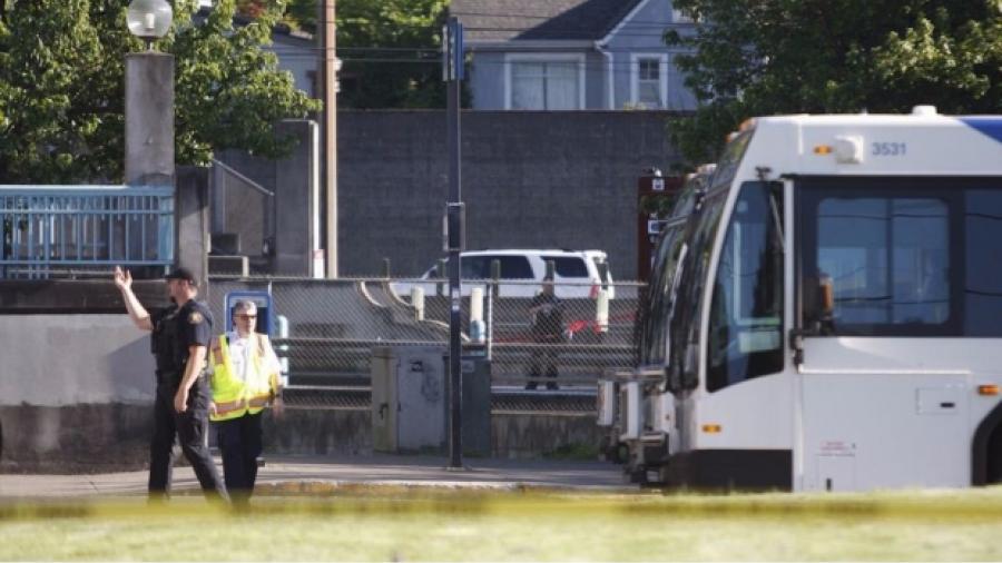 Un hombre mata a 2 personas con un puñal en tren de Portland