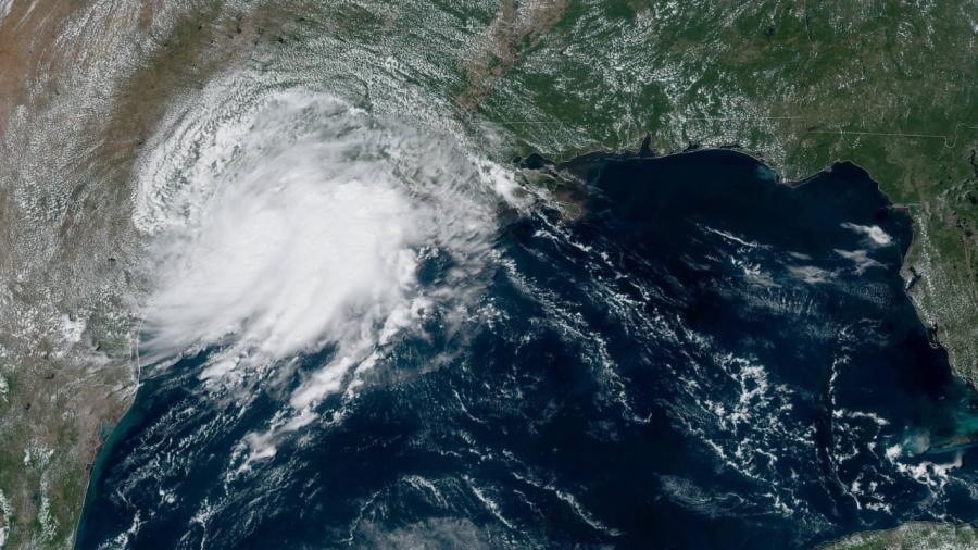 ‘Imelda’ se debilita a depresión tropical a su llegada a Texas