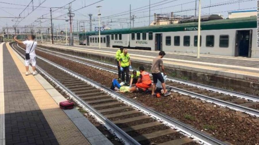 Hombre cusa indignación por tomarse selfies durante un accidente de tren