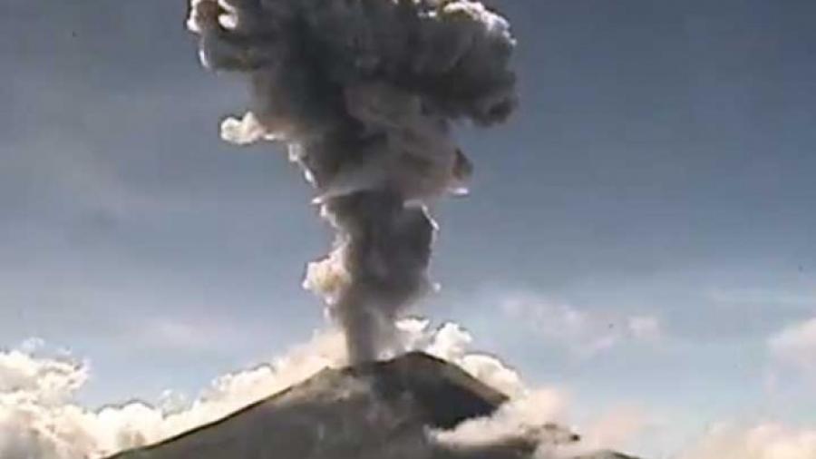 Alertan a ciudadanos por posible ca&iacute;da de cenizas por explosi&oacute;n del Popocat&eacute;petl 