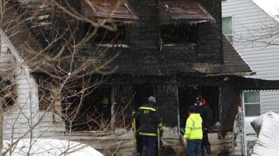 Fallecen dos niños al incendiarse una vivienda en Detroit, EU