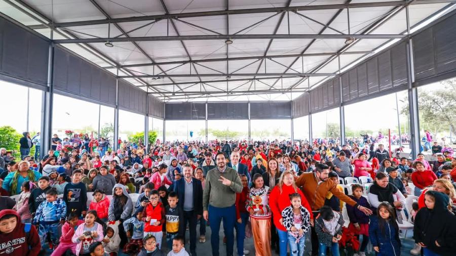 Felices disfrutaron más de 3 Mil personas, Posada Navideña con Carlos Peña Ortiz