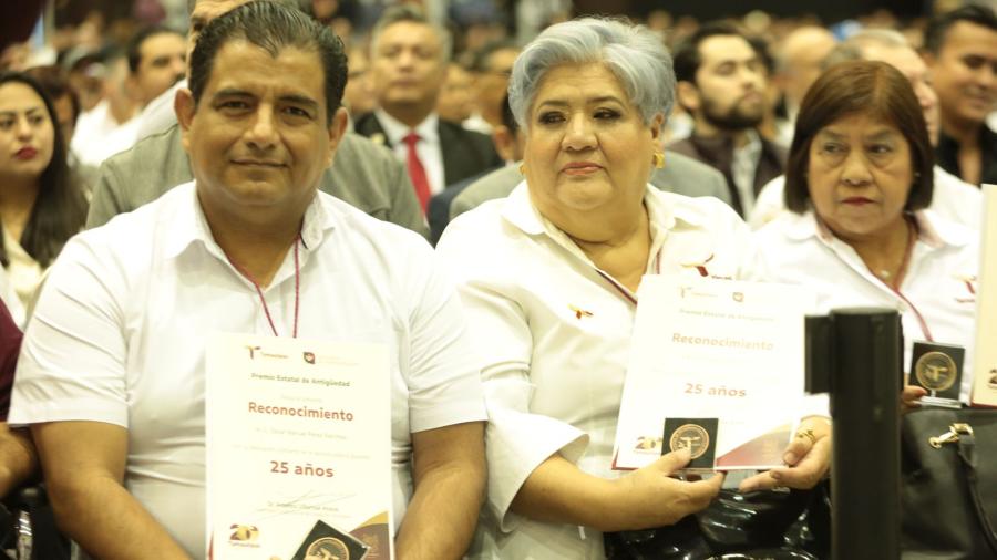 Anuncia Américo aumento del 20% a burócratas