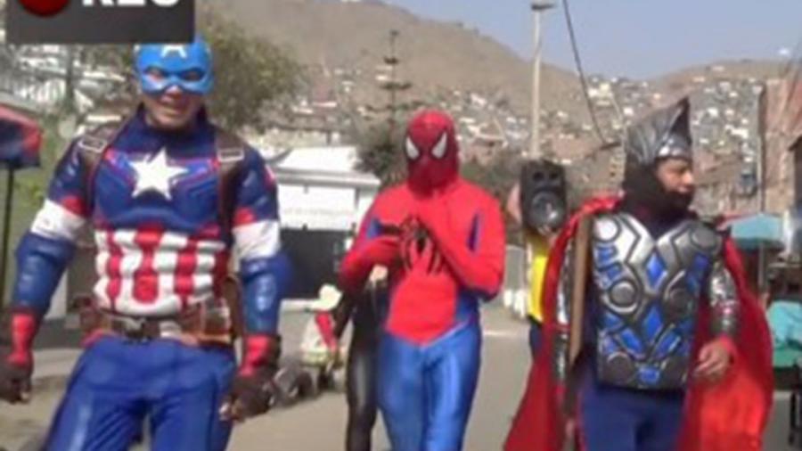 Los Avengers y Gatubela imparten justicia en Perú 