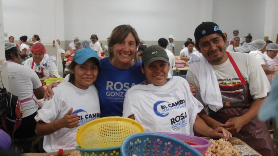 Recibe Rosa González respaldo de trabajadoras despicadoras